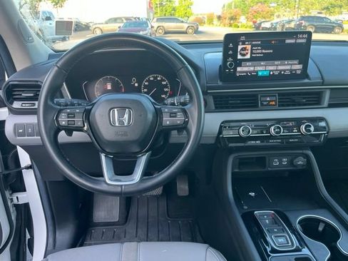 Used 2025 Honda Pilot Touring image 18