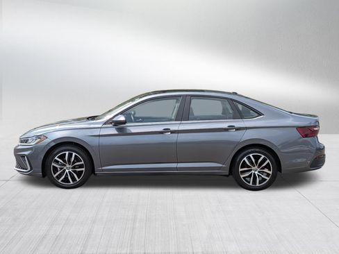 Certified 2025 Volkswagen Jetta SE FWD image 4
