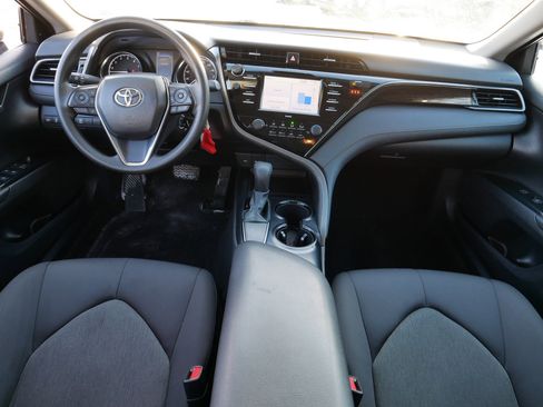 Used 2020 Toyota Camry LE image 10