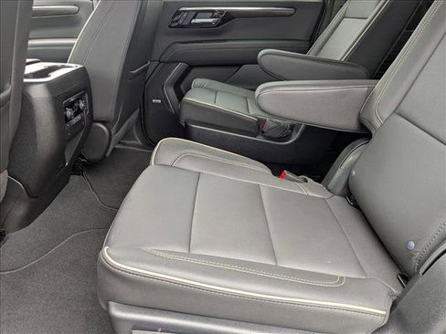 New 2025 Chevrolet Suburban Premier image 14