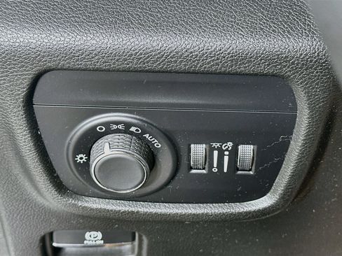 Used 2023 Jeep Grand Cherokee L Laredo AWD/4WD image 17