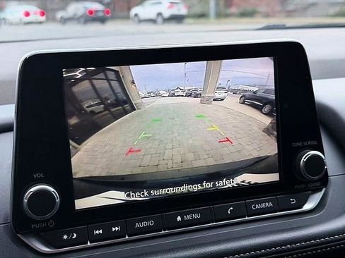 Used 2023 Nissan Rogue S image 5