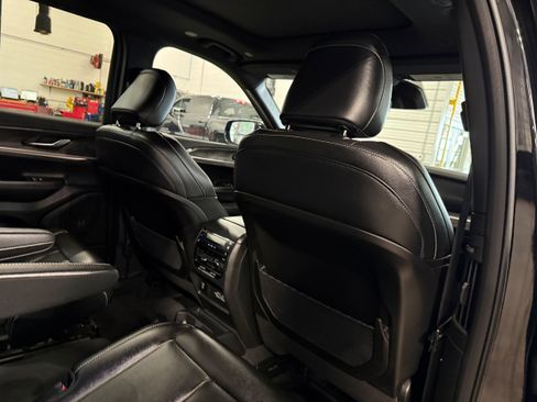 Certified 2025 Jeep Grand Cherokee L Limited AWD/4WD image 15