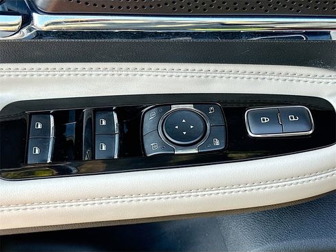 Used 2025 Lincoln Corsair AWD w/ Equipment Group 101A image 18