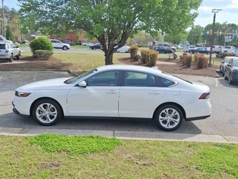 Used 2023 Honda Accord LX image 5
