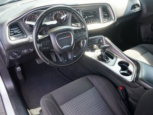 Used 2022 Dodge Challenger SXT image 9