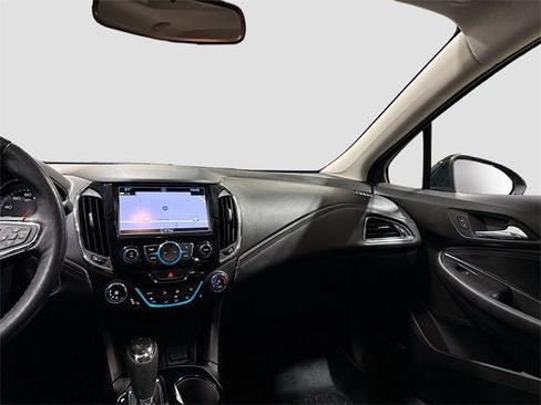 Used 2018 Chevrolet Cruze Premier image 27