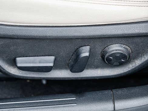 Used 2022 Genesis G70 3.3T image 21