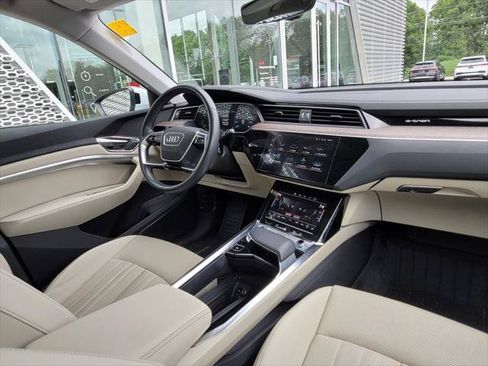 Used 2024 Audi Q8 e-tron Premium Plus w/ Premium Plus Package AWD/4WD image 21