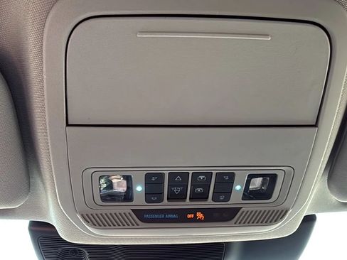 Used 2021 Ford Explorer Limited w/ Equipment Group 301A AWD/4WD image 27