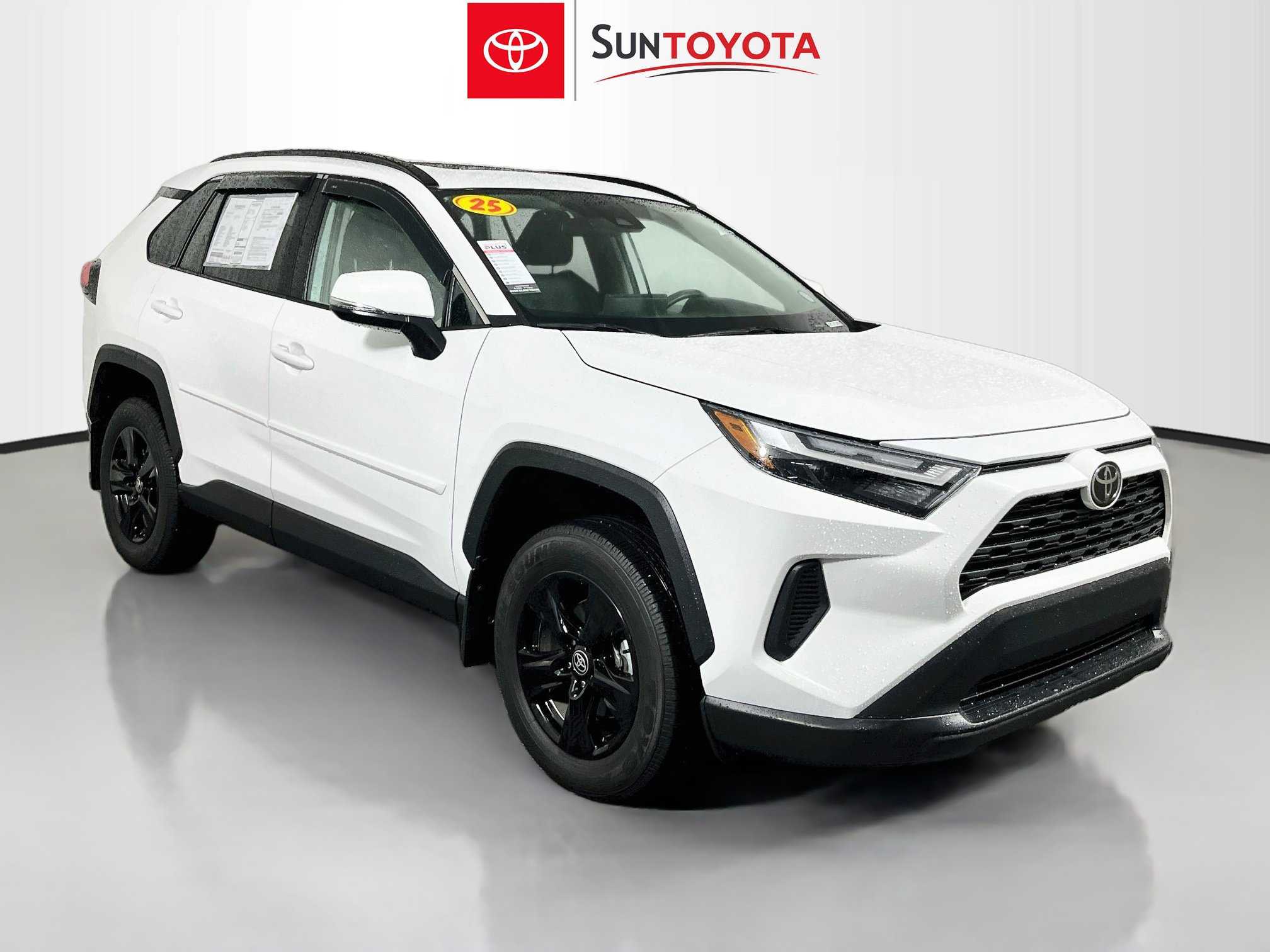 Used 2025 Toyota RAV4 XLE w/ Convenience Package FWD image 1