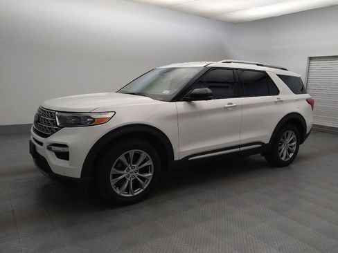 Used 2020 Ford Explorer Limited AWD/4WD image 2