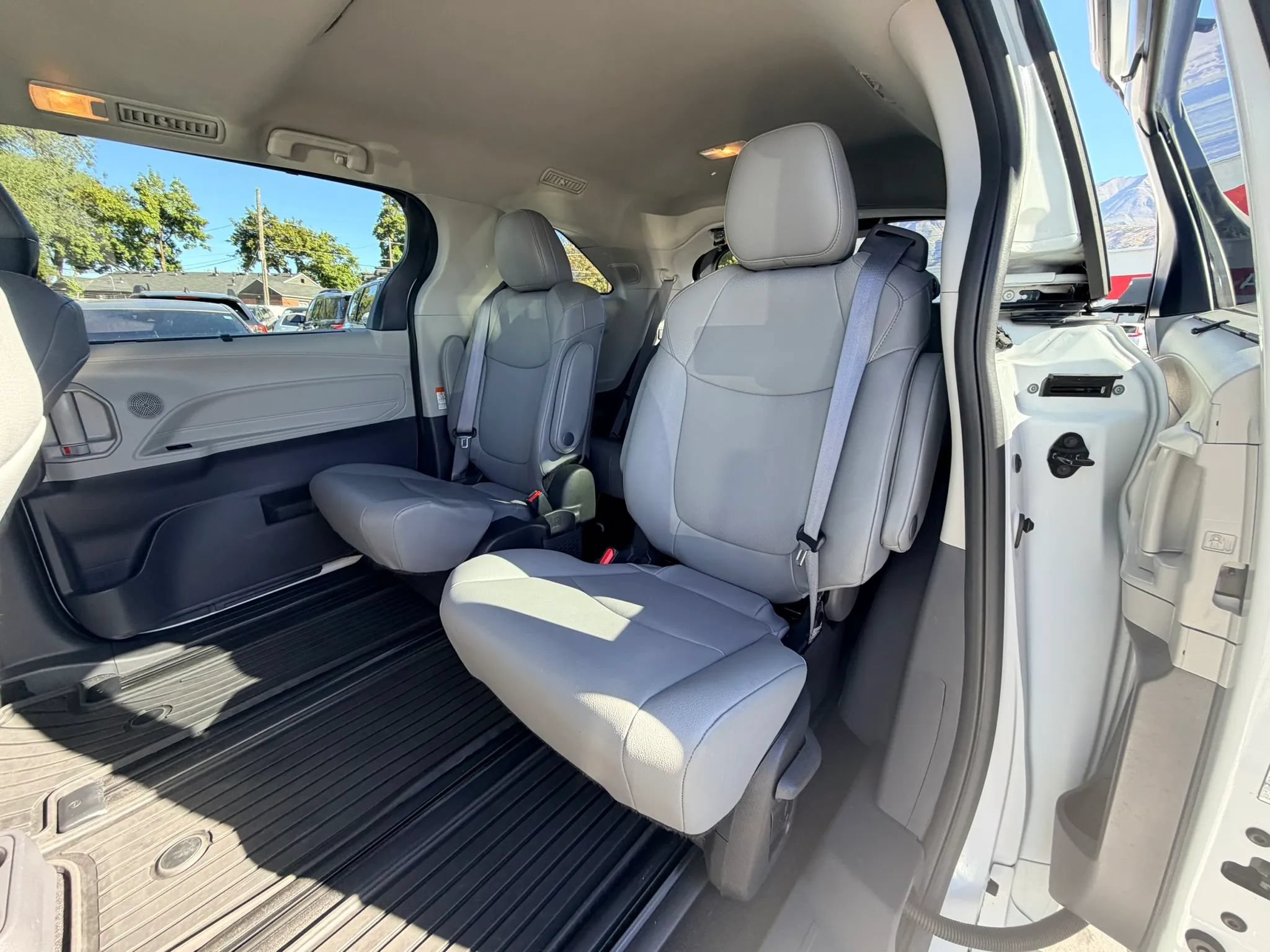 Used 2024 Toyota Sienna XLE w/ XLE Plus Package AWD/4WD image 21