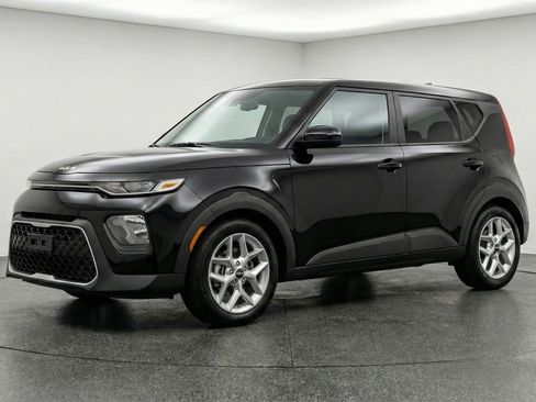 Used 2025 Kia Soul LX w/ LX Technology Package FWD image 3