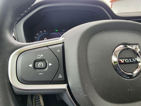 Used 2025 Volvo XC60 B5 Core image 37