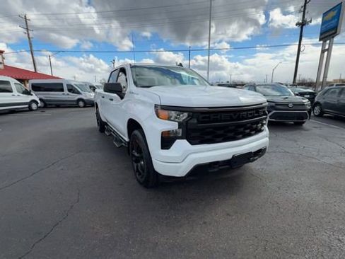Used 2022 Chevrolet Silverado 1500 Custom AWD/4WD image 2