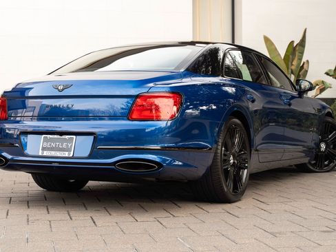 Certified 2026 Bentley Flying Spur Plug-In Hybrid AWD/4WD image 3