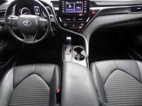 Used 2021 Toyota Camry SE image 10