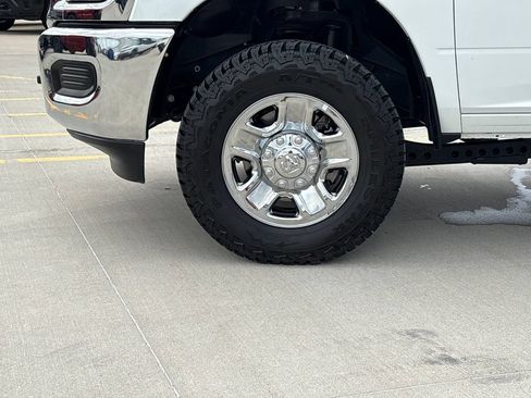 Used 2024 RAM 3500 Tradesman w/ Chrome Appearance Group AWD/4WD image 27