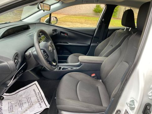 Used 2022 Toyota Prius LE FWD image 32
