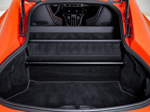 Used 2025 Aston Martin V8 Vantage Coupe image 31