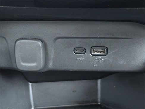 Certified 2025 Chevrolet Trax LT image 22