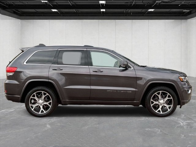 Used 2018 Jeep Grand Cherokee Limited AWD/4WD image 6