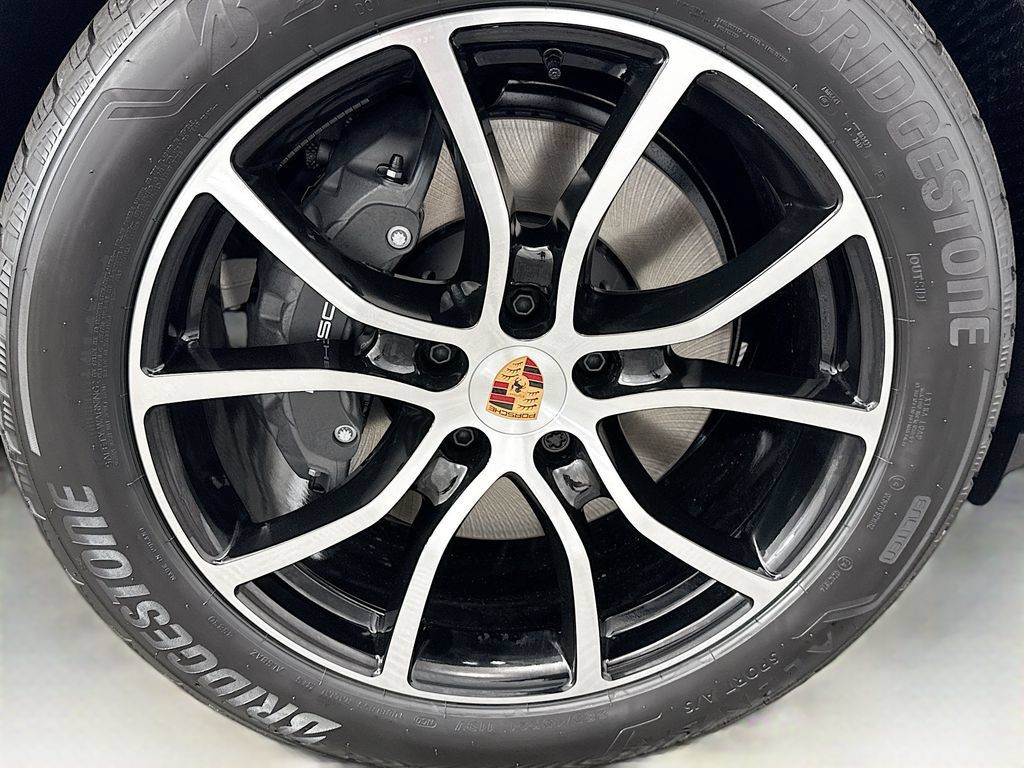 Used 2026 Porsche Cayenne AWD/4WD image 33