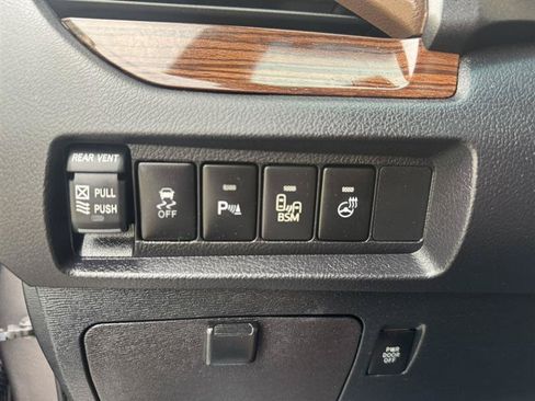 Used 2017 Toyota Sienna Limited AWD/4WD image 35