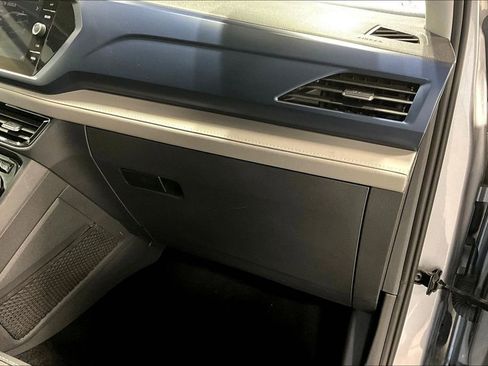 Used 2024 Volkswagen Taos SE image 19