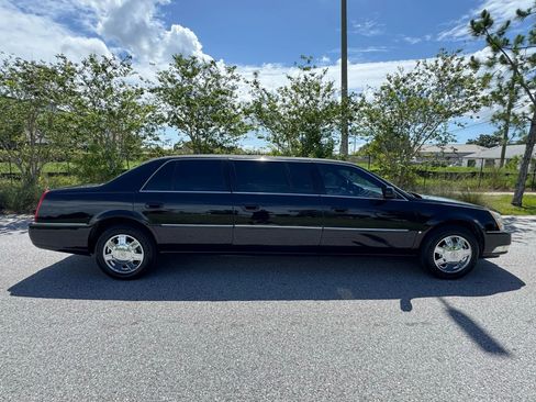 Used 2007 Cadillac DTS image 3