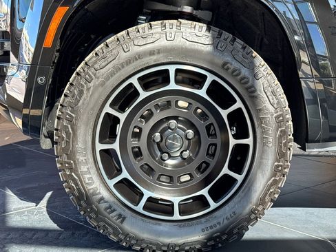 New 2026 Land Rover Defender 110 OCTA image 23