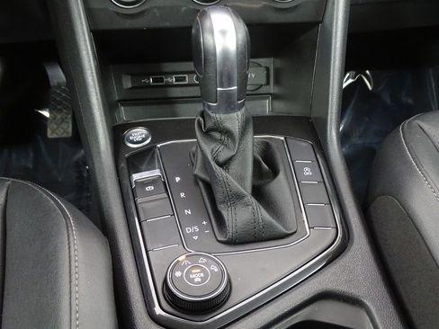 Used 2019 Volkswagen Tiguan SE image 36