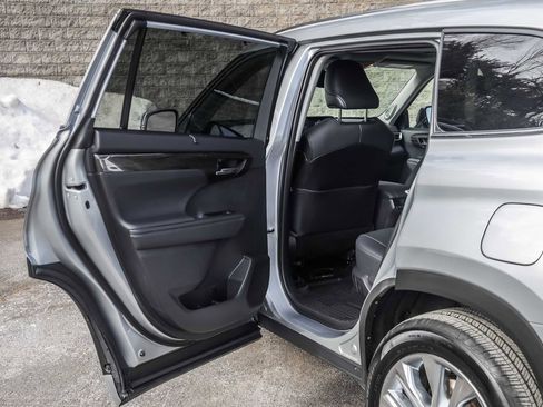 Used 2021 Toyota Highlander Limited image 20