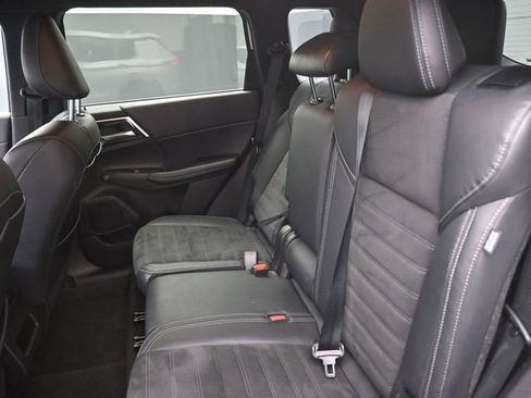 Used 2023 Mitsubishi Outlander SE image 10