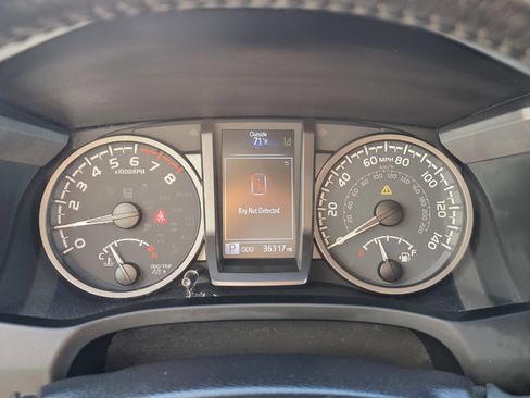 Used 2022 Toyota Tacoma TRD Sport image 14