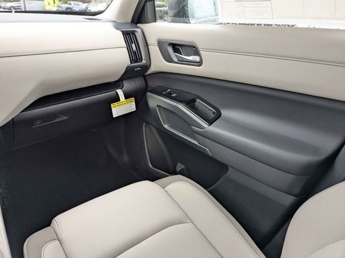 New 2025 Nissan Pathfinder SL image 19