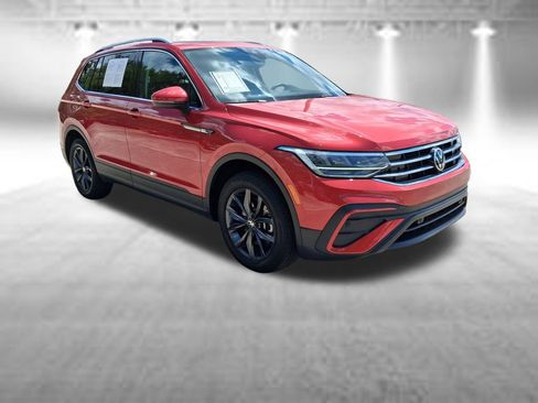 Used 2023 Volkswagen Tiguan SE w/ Panoramic Sunroof Package FWD image 7