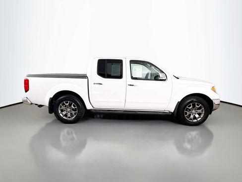 Used 2016 Nissan Frontier SL w/ Moonroof Package AWD/4WD image 9