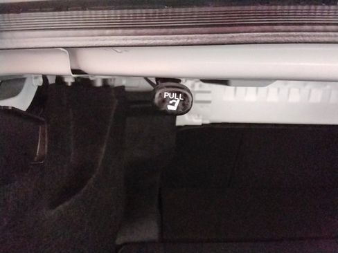 Used 2024 Toyota Camry SE image 33