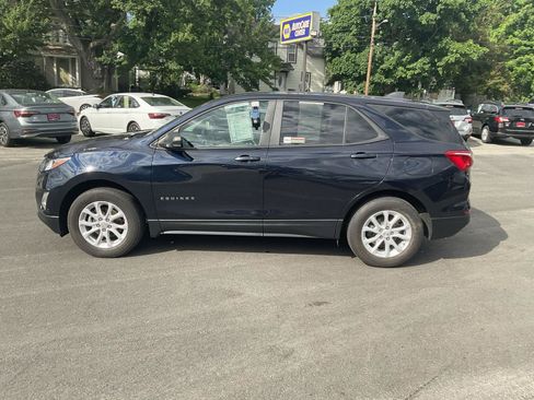 Used 2020 Chevrolet Equinox LS w/ LS Convenience Package AWD/4WD image 2