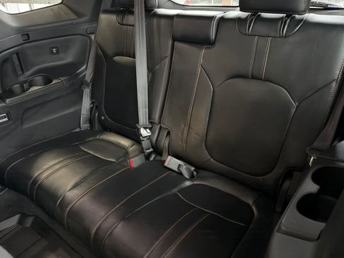 Used 2025 Honda Pilot TrailSport image 17