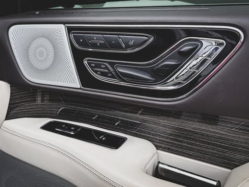 Used 2018 Lincoln Navigator L Black Label AWD/4WD image 38