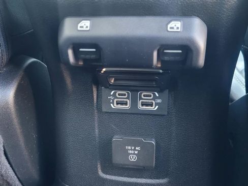 Used 2018 Jeep Wrangler Unlimited Sahara AWD/4WD image 31