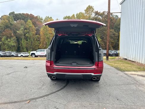 New 2026 Chevrolet Suburban High Country image 35