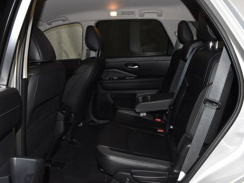 Used 2025 Nissan Pathfinder SL image 31