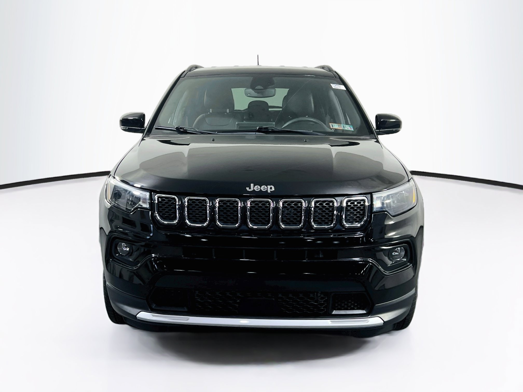 Used 2023 Jeep Compass Limited AWD/4WD image 2
