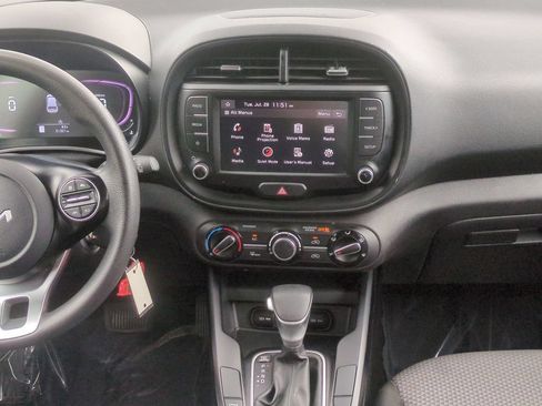 Used 2023 Kia Soul LX w/ LX Technology Package FWD image 16