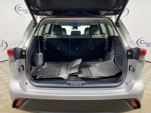 Used 2023 Toyota Highlander LE AWD/4WD image 6