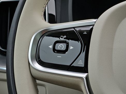 Certified 2024 Volvo XC60 B5 Core w/ Climate Package image 22